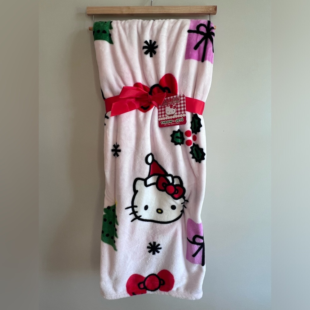 HELLO KITTY Holiday Christmas Pink Plush‎ Throw Blanket 60x70 NWT